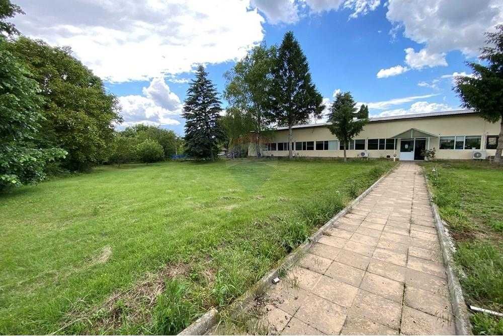 Продава се Промишлена сграда в с. Езерче, Област Разград - 8000 кв.м за 39 €/кв.м - Снимка #17