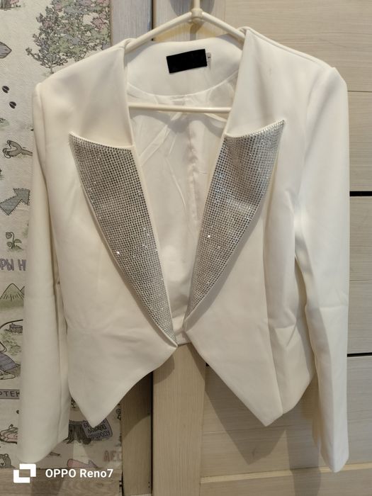 Белый пиджак нарядное