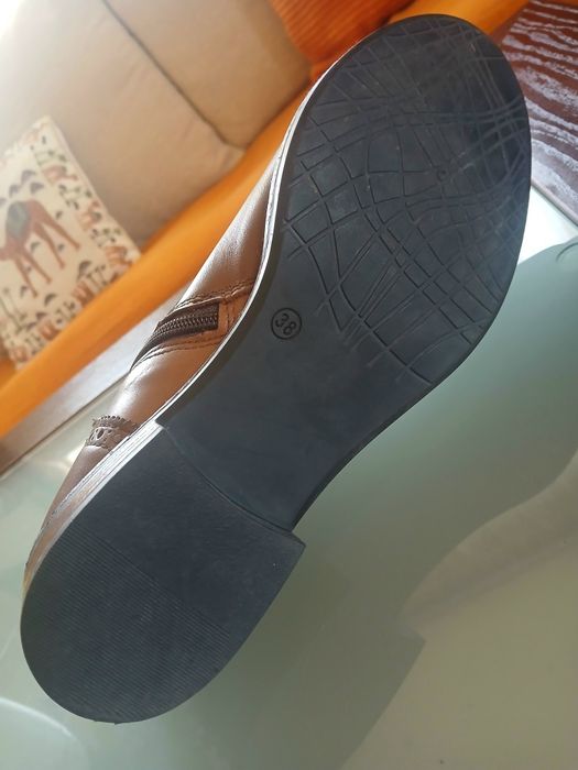 Боти кафяви, естествена кожа, обувани само веднъж . Марка - 5th Avenue