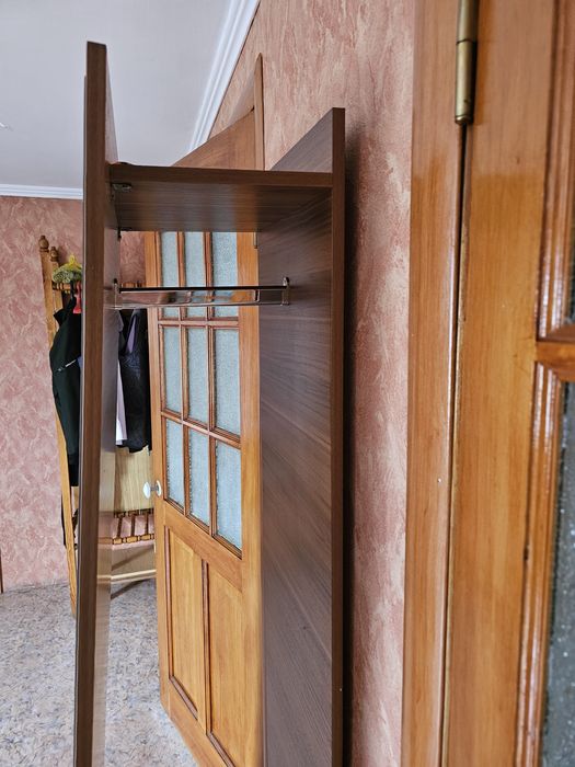 Напольное зеркало, трюмо
