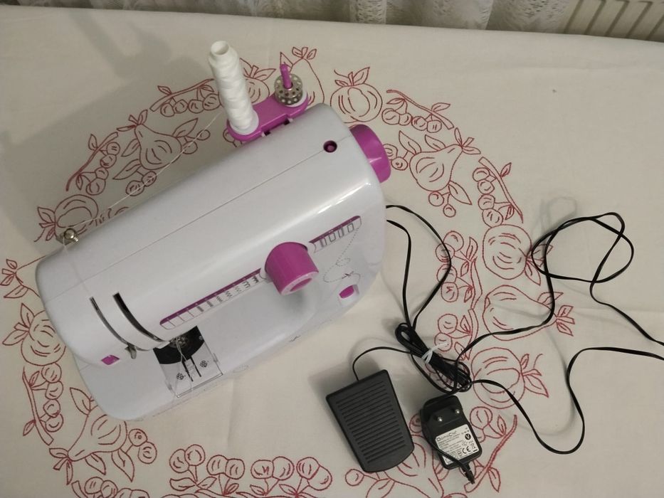 Mașina de cusut DomoClip