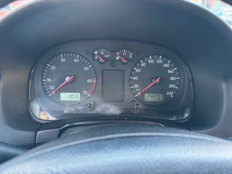 Кола VW Golf IV (4)