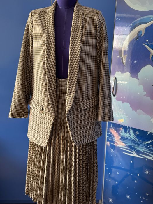 Тройка костюм, юбка и брюки за 2500 тг