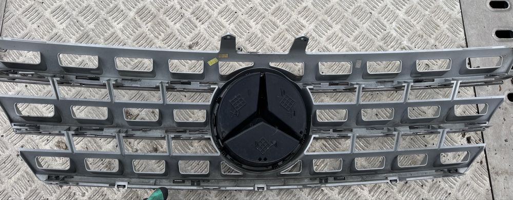 Предна решетка (маска) за Mercedes ML W164 facelift