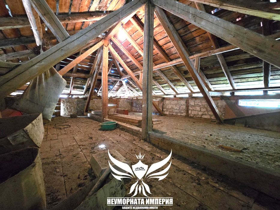 Продавам двуетажна къща 120РЗП с 260кв. двор в село Малево