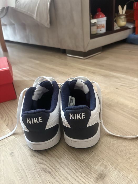 Продавам кецове Nike Court Vision Lo