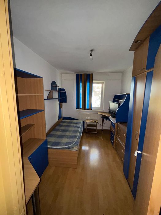 Apartament de vânzare - Craiovița Nouă