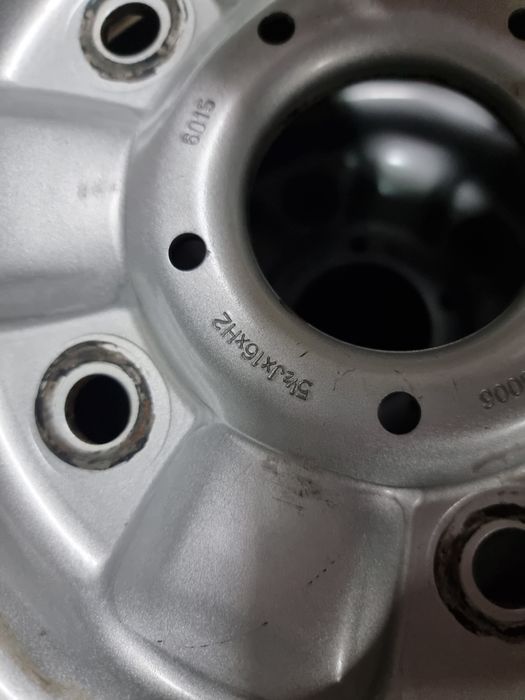 Ford 16 цола джанти за бус Перфектно състояние.. Замъка Ямбол.