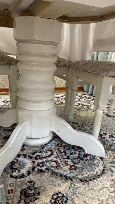 Стол со стульями