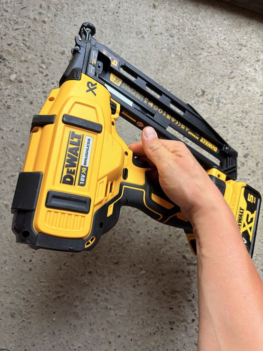 Pistol cuie Dewalt 2026