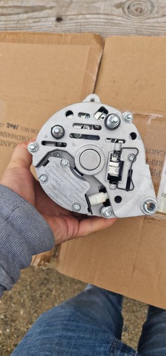 Alternator 12 v cu releu incorporat tractor ford fiat case