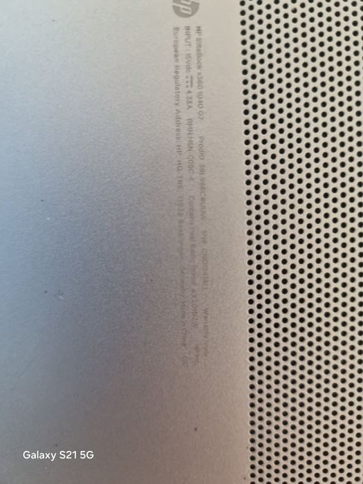 Vând laptop cu seria pe spate pentru cine e interesat este și digital
