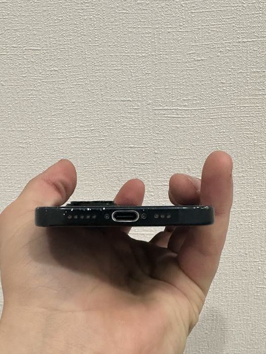 Продам iPhone 15 128
