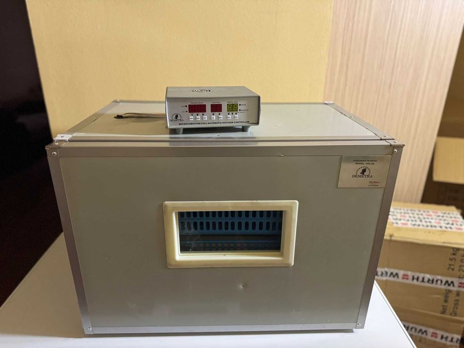 Incubator pentru oua profesional