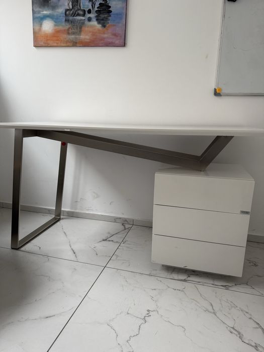 Birou modern futurist