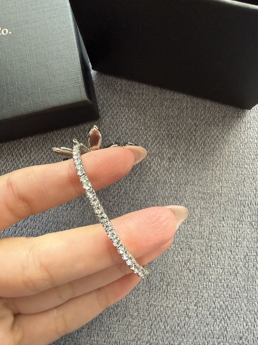 Дизайнерска гривна Bran&Co с основа от малки кристалчета