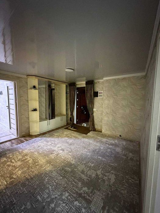 3х ком квартира 90кв/м, можно под офис, Травматология (полуподвал).