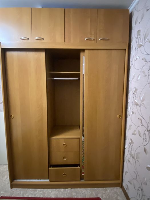 Срочно продам шкаф