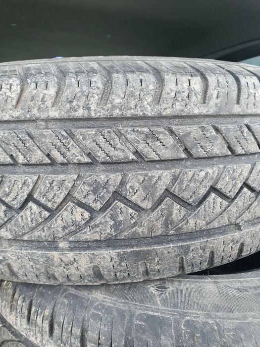 Продавам 4 бр  гуми 215/65/16-Всесезонни
