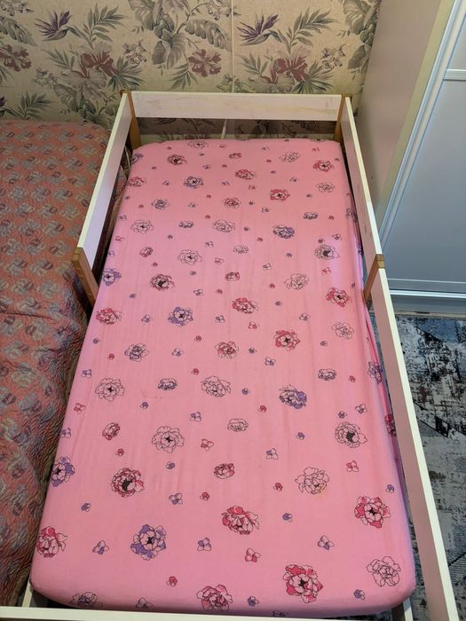 Новый детский кровать покупала для дочки