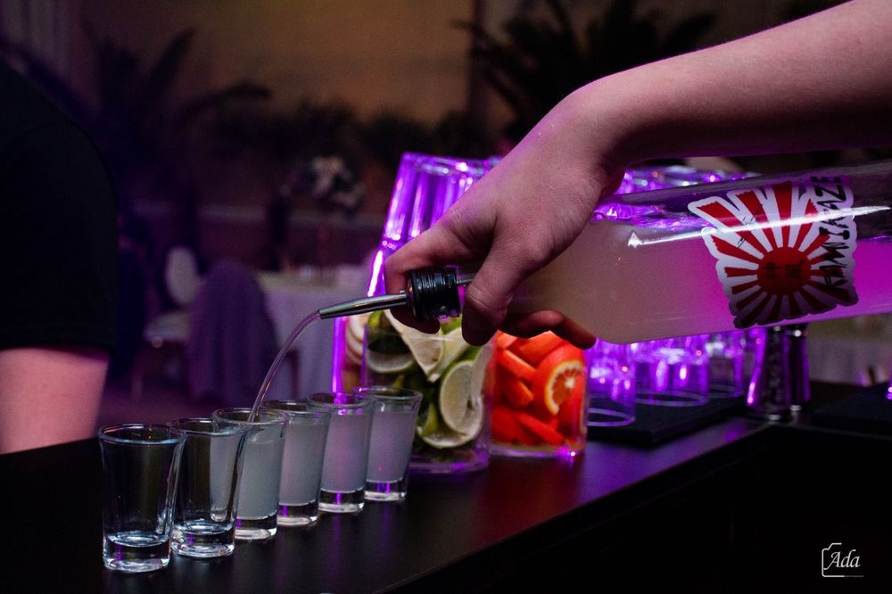 Cocktail Bar Mobil & Tort de Shot-uri – Evenimente de Neuitat!