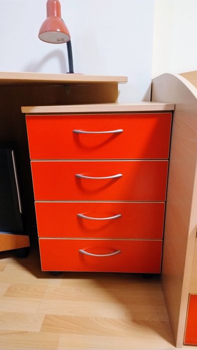 Бюро и шкаф към него