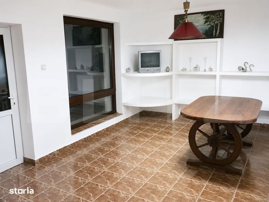 Casa cu 3 apartamente+garaje - 372 mp si teren liber, 1.413 mp in Deva