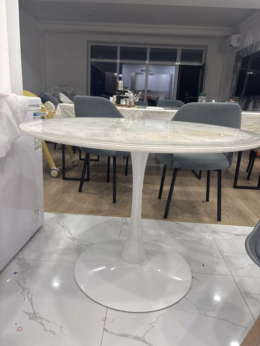 Продам набор из стола и 3 стульев