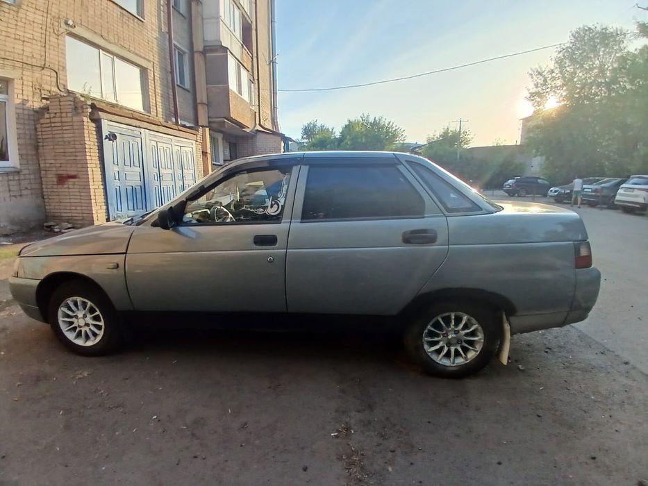 Продам машину ваз 2110