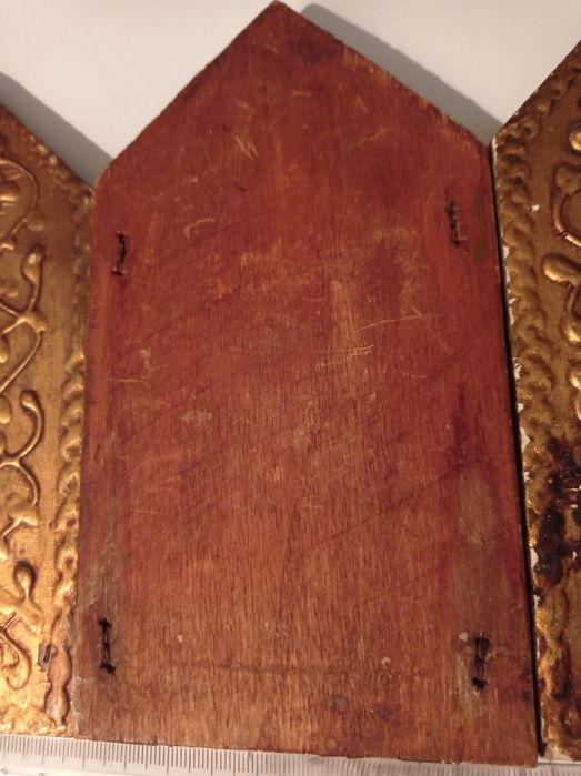 Vând/Schimb icoană veche,nu este pictură.Material:lemn vopsit.