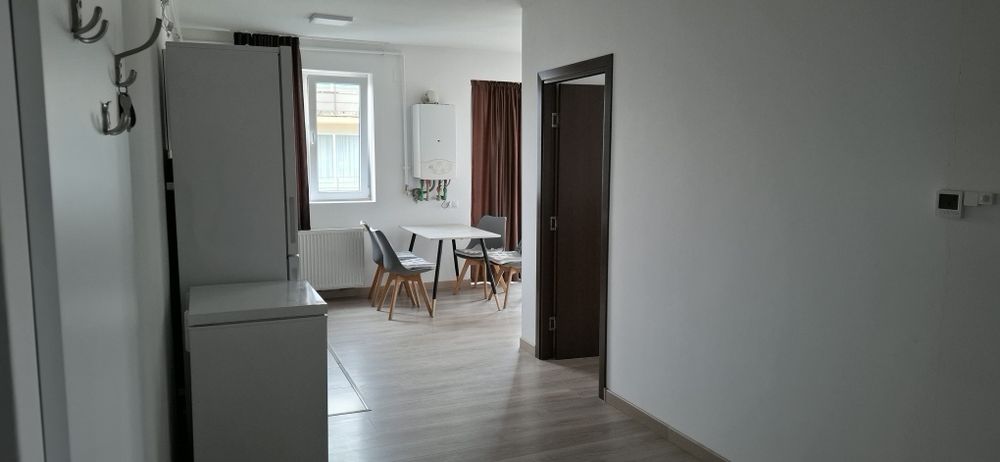 Inchiriez apartament 3 camere