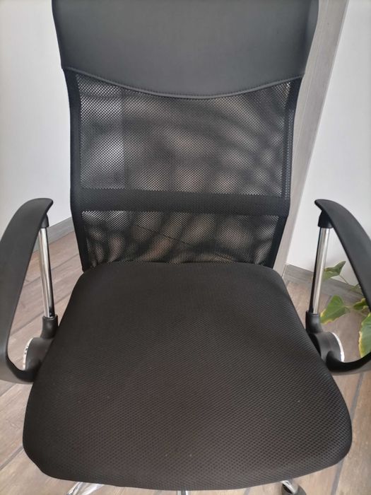 Офис стол запазен с работещ механизъм