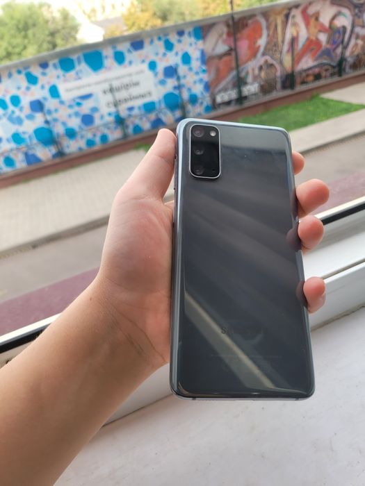 Samsung s20 128гб с торг и обменом