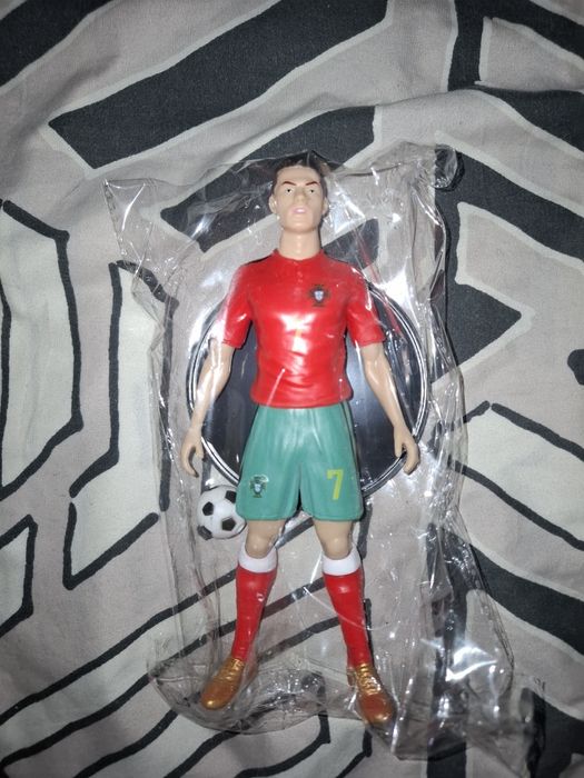 Продам статуэтку Рональдо.