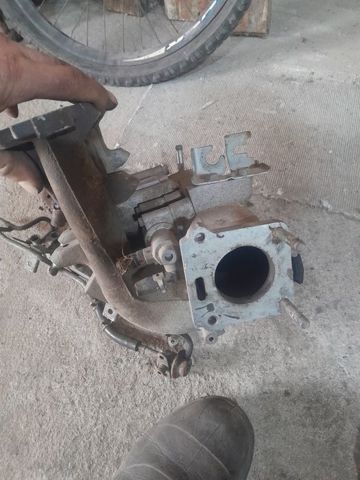 Продам головку мазда 323