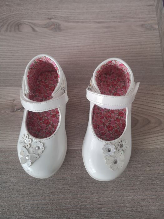 Обувки за момиче
