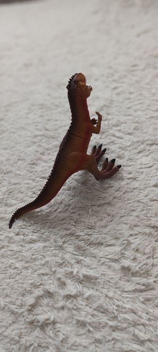 Dinozauri cu sunete și lumini