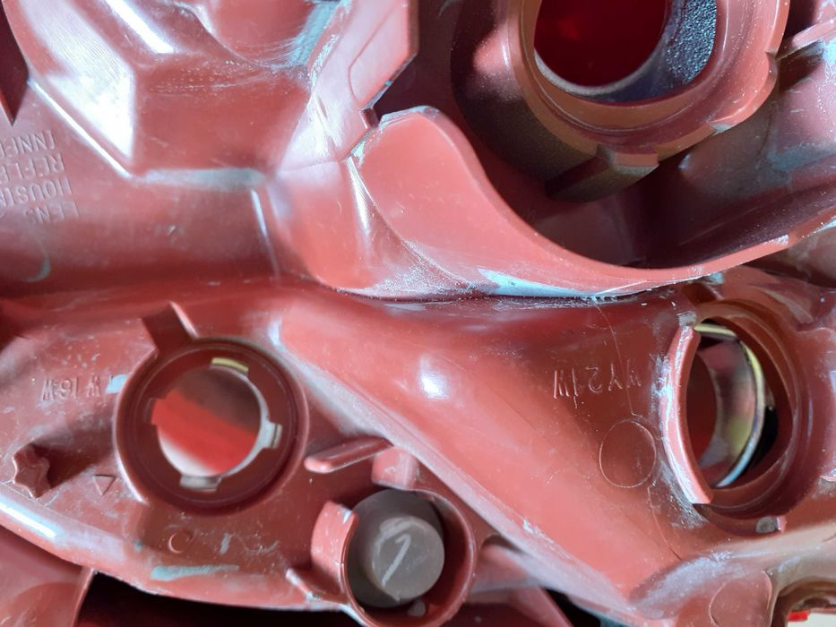 стоп заден десен за Мазда 2 леко спукан