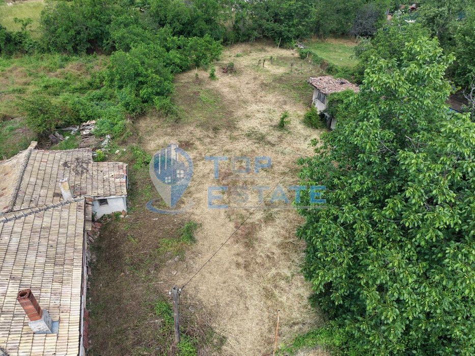 Парцел в регулация на главен път Русе - В. Търново в село Поликраище,