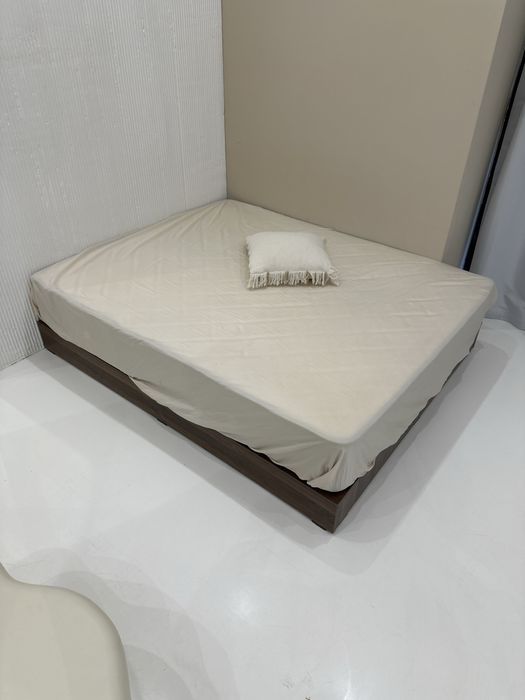 Продам кровать подиум и матрас