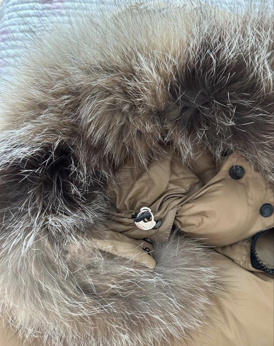 Пуховик moncler в идеальном состояние!