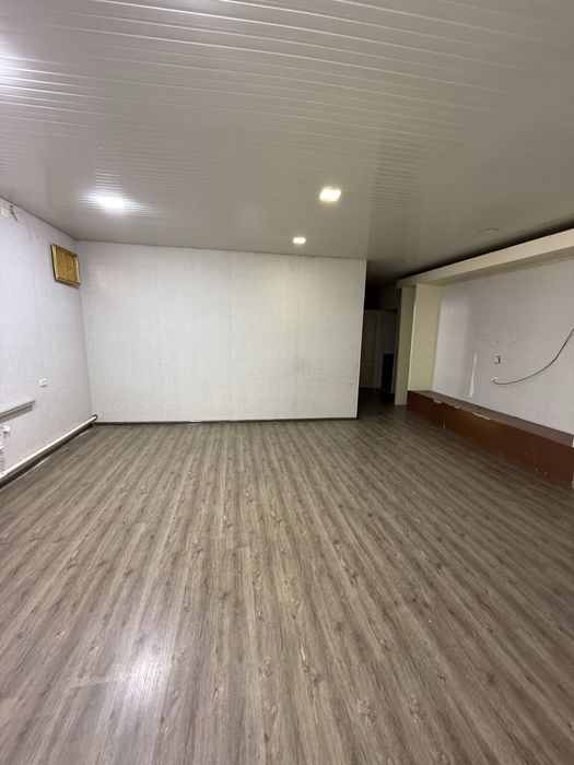 Hovli sotiladi! 12 sotix. 7 ta xona 2 ta sanuzel.