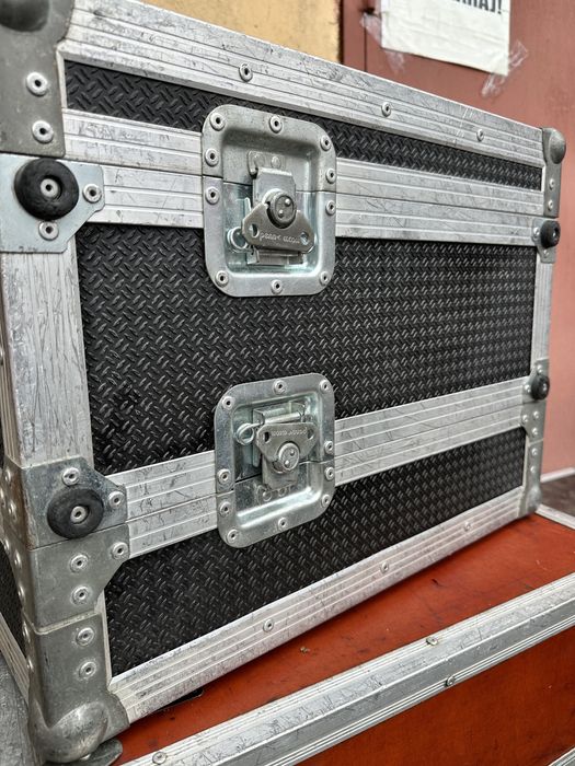 Vand distribuitor curent