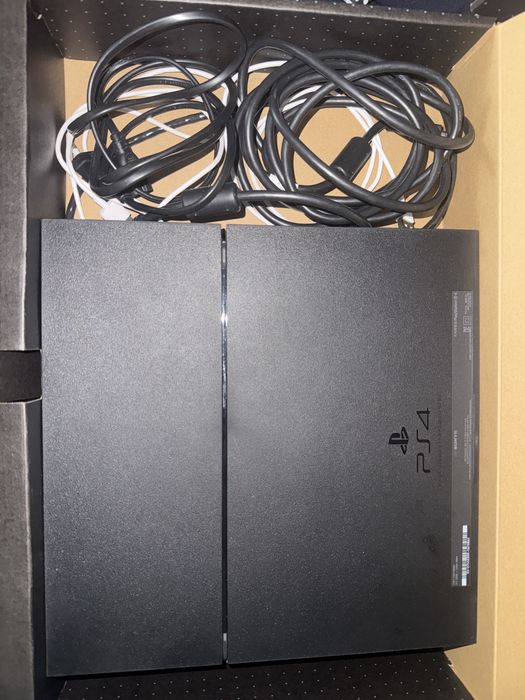 Плейстейшн 4 продаю срочно