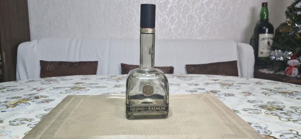 Продавам дублиращи ботилки от уиски празни