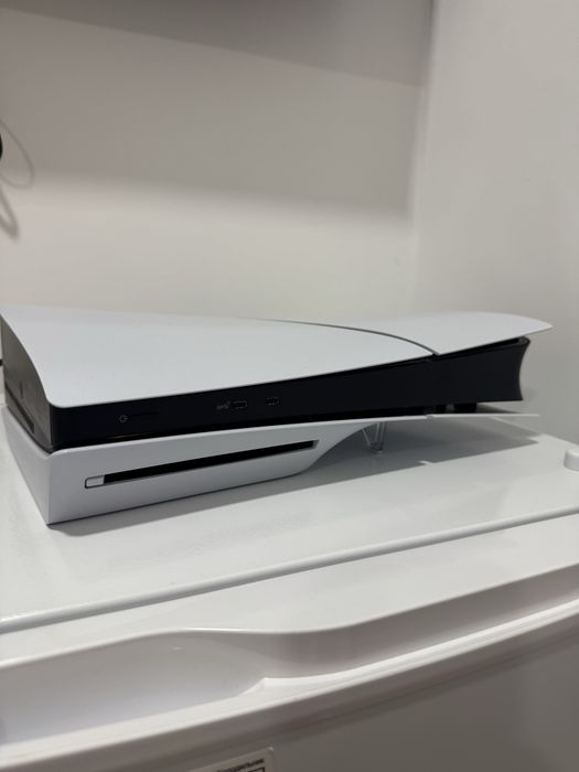 Продам Playstation 5 + геймпад