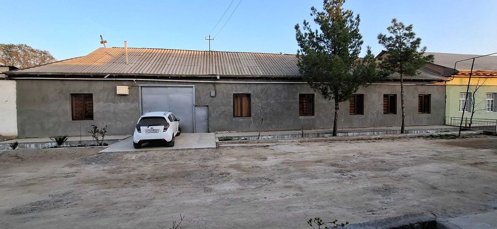 Srochna 18 sotix 9 xonali barcha qulayliklarga ega xovli sotiladi!