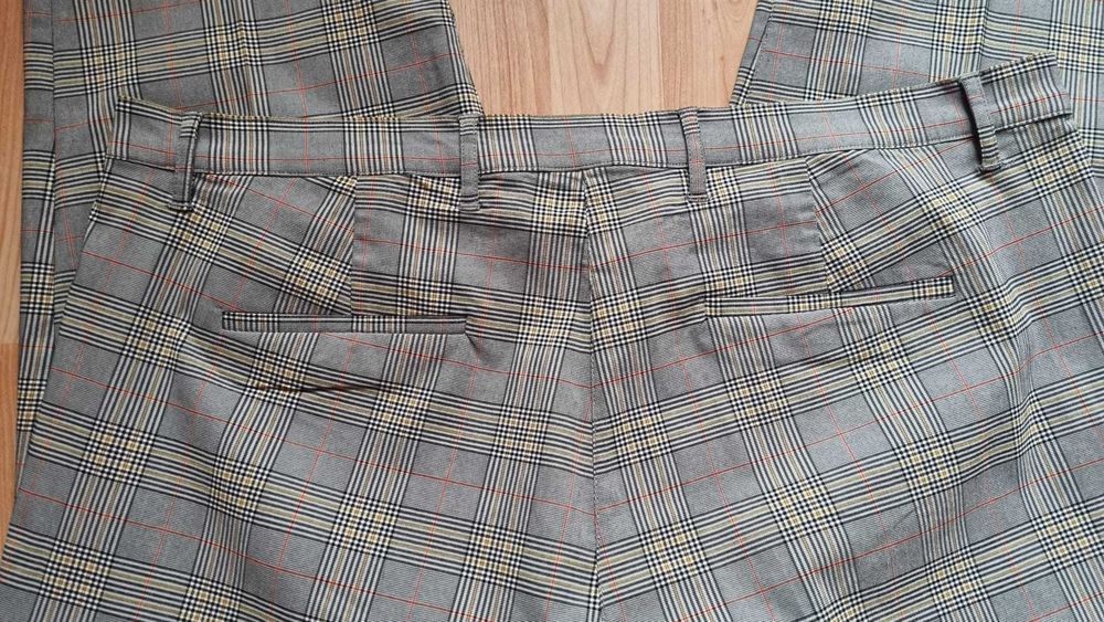 Pantaloni conici Bonprix, marimea 52, 68% vascoza,