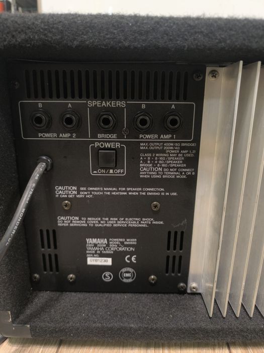 Yamaha EMX640 – mixer amplificat 6 canale, 2x200W, stare foarte buna