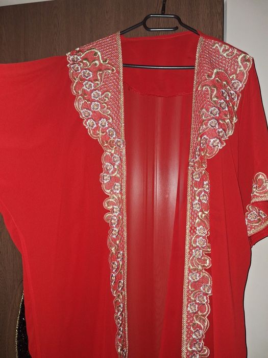 Capot deosebit,rosu,marime mare 50-54